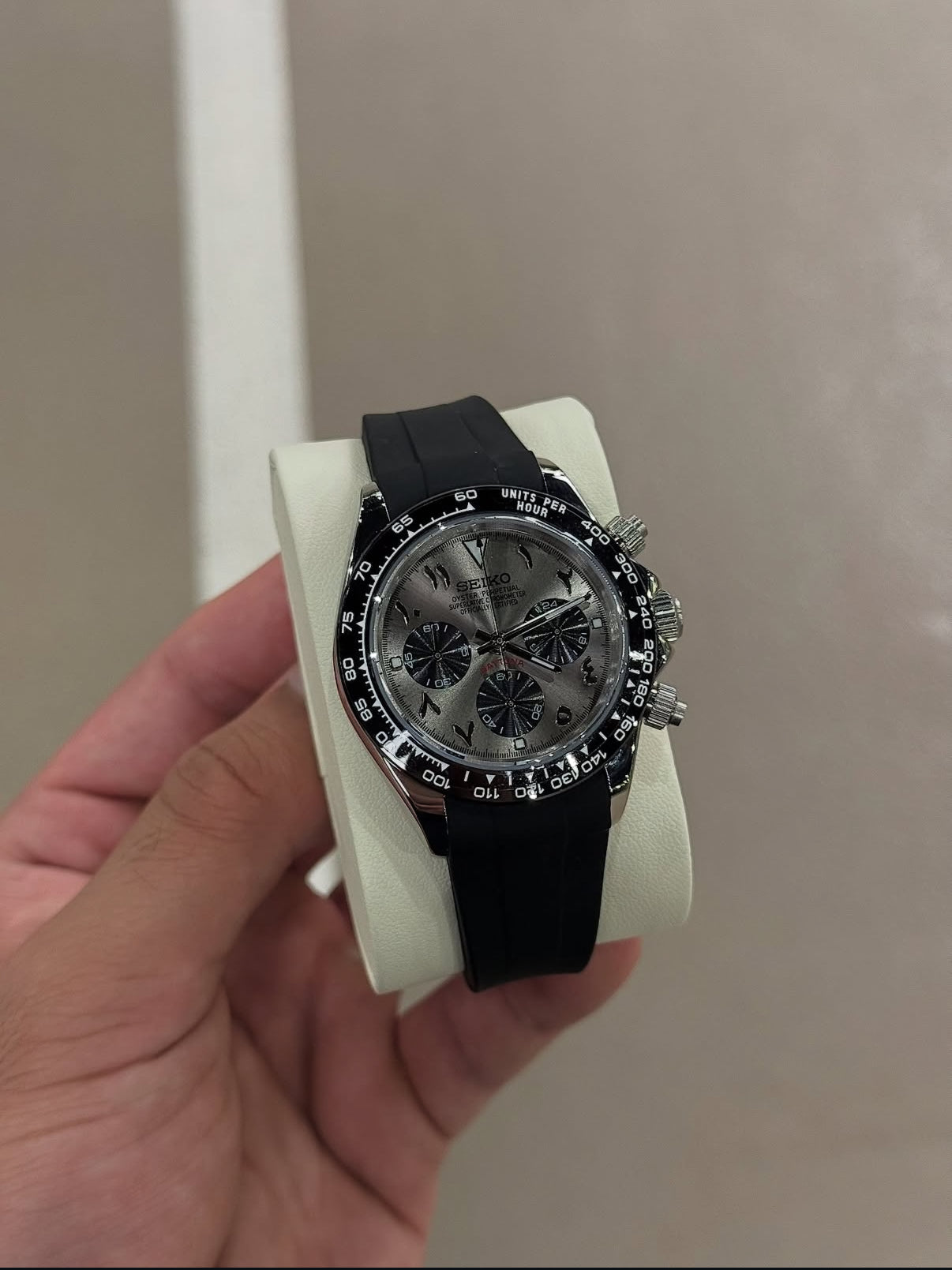 METALLIC GREY ARABIC