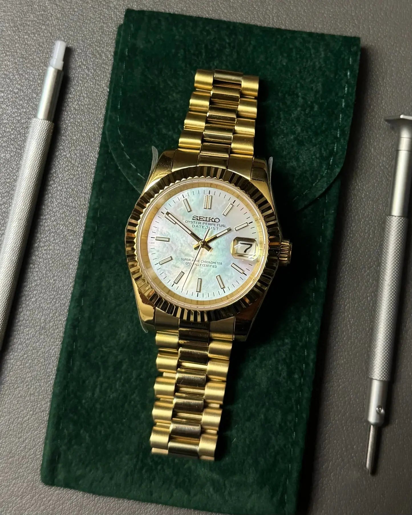DATEJUST MOD GOLD PEARL LORO WATCHES
