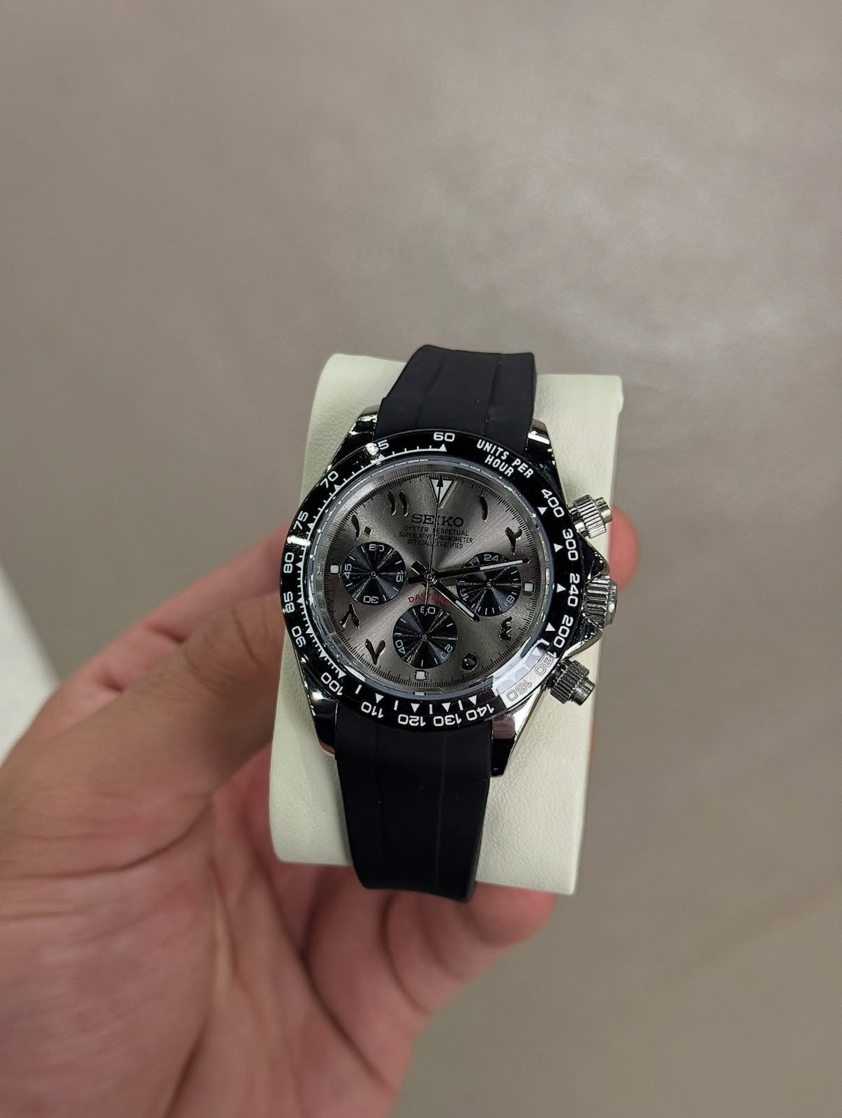 METALLIC GREY ARABIC