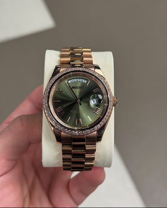 ROYALÉ ROMAN NUMERAL